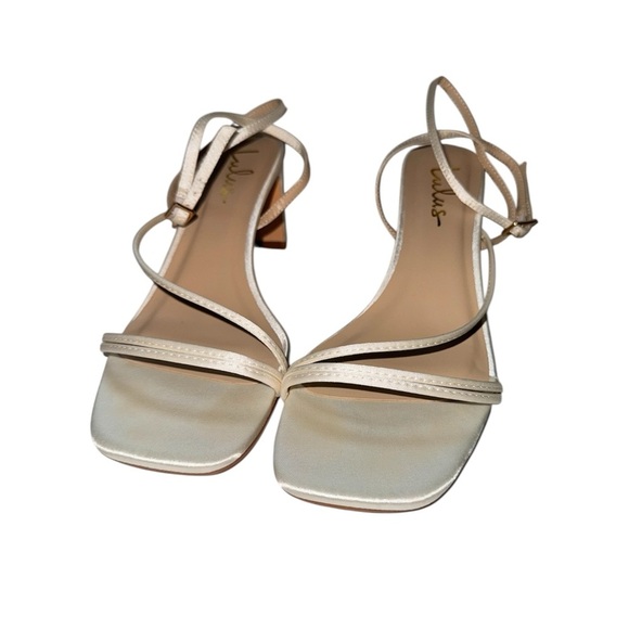 Lulus Kierha White Satin Strappy Low 3” Block Heels Bridal Wedding New 8 Women’s - Picture 2 of 12